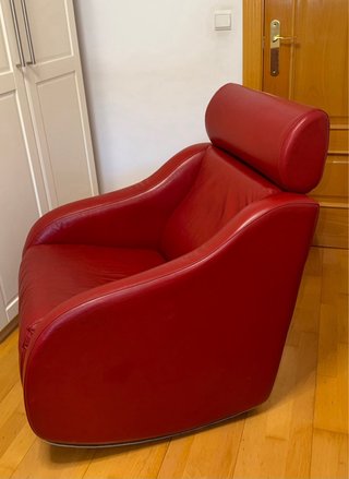 Butaca roja de piel autentica. Marca exclusiva