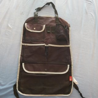 Organizador de asiento coche.
