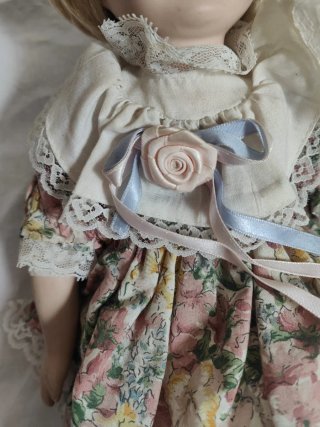 Bambola da collezione in porcellana vintage