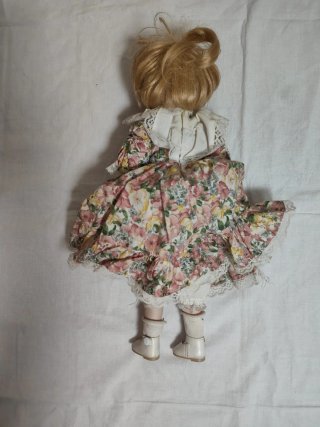 Bambola da collezione in porcellana vintage