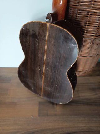 Guitarra en forma de te repisa