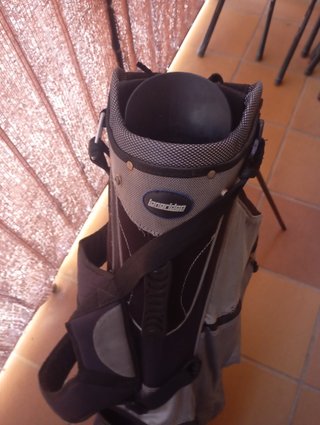 PALOS DE GOLF CON BOLSA Y PELOTAS