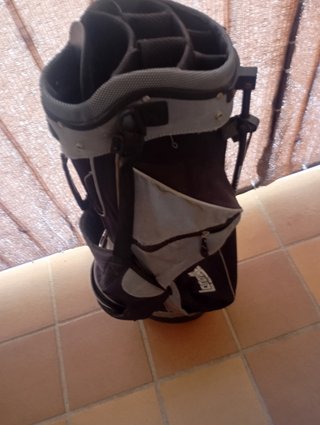 PALOS DE GOLF CON BOLSA Y PELOTAS