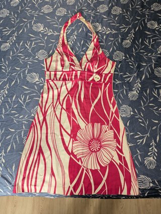 Vestido corto blanco y fucsia Fórmula Joven
