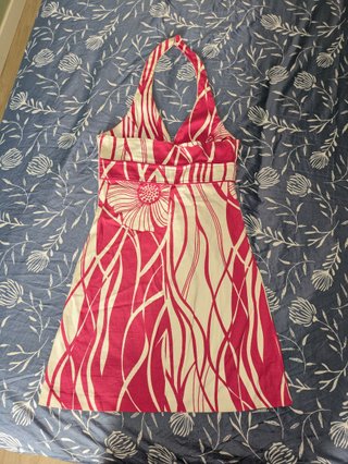 Vestido corto blanco y fucsia Fórmula Joven