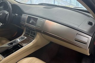 Jaguar XF   2.2 Diesel Luxury