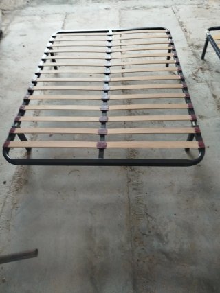 Somier 135x190 con 4 patas