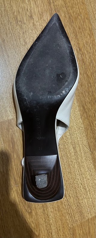 Zapato en punta, muy elegante y cómodo.
