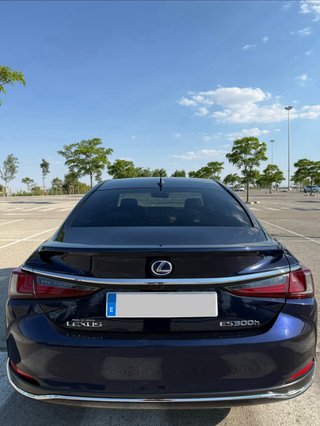 Lexus ES 300h 2022