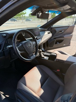 Lexus ES 300h 2022