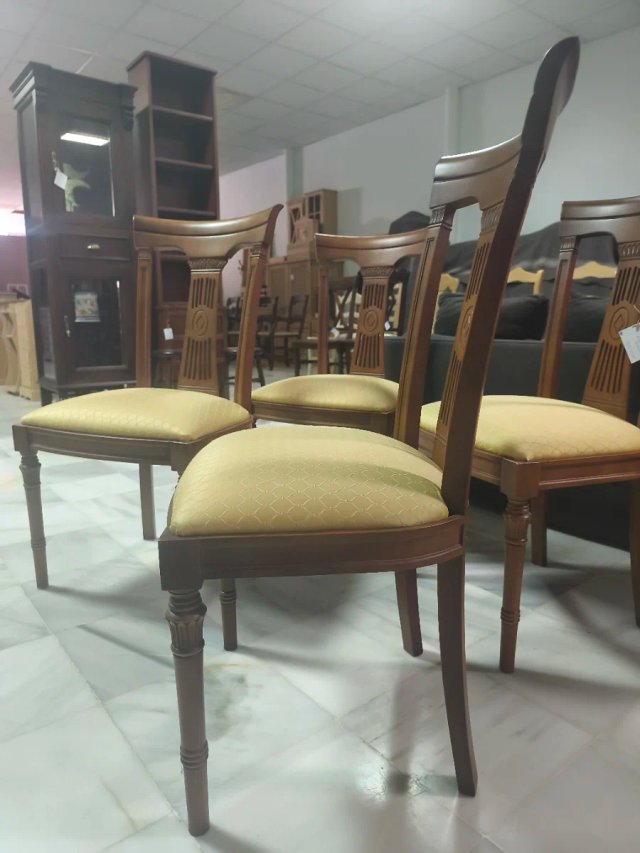 Conjunto de 4 sillas de Madera de Cerezo  barnizad