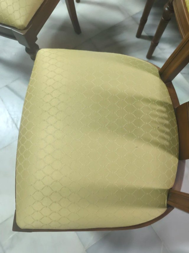Conjunto de 4 sillas de Madera de Cerezo  barnizad