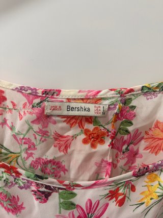 Camiseta estampada floral marca Bershka