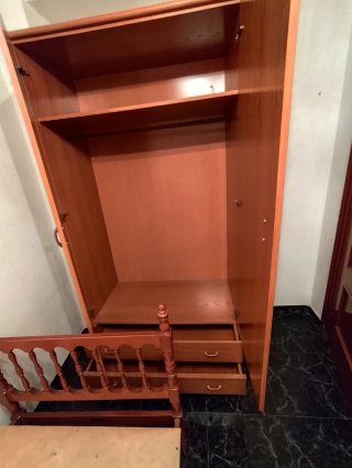 Armario de madera