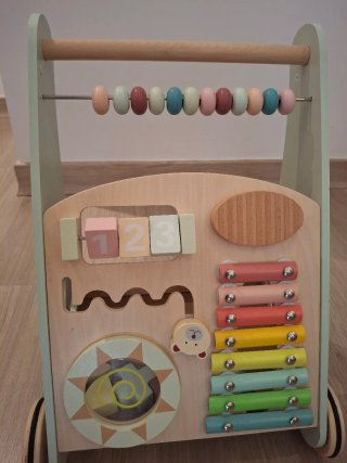 Andador de madera para bebes