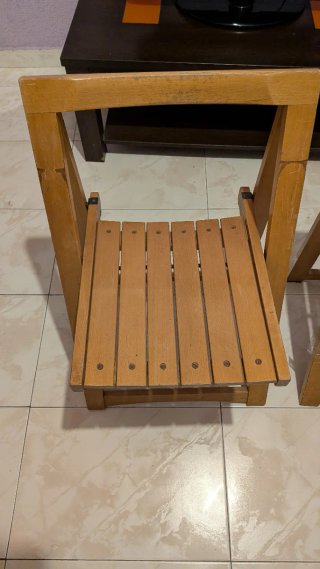 Sillas de madera plegables.