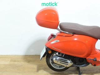 VESPA PRIMAVERA 125 (TOP CASE)