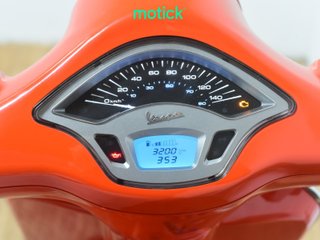 VESPA PRIMAVERA 125 (TOP CASE)