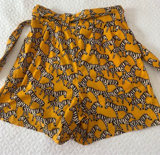 Pantalón corto  estampado jirafas