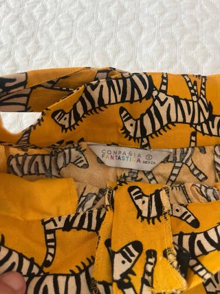 Pantalón corto  estampado jirafas