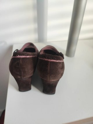 Zapatos de cuña y ante marrón