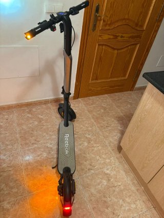 Patín de la marca Reebook negro coje 120kg