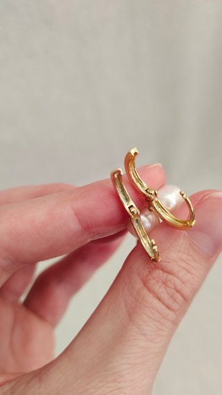 Pendientes con perlas y cangrejos marinos