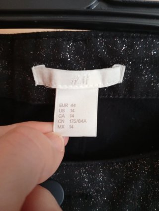 Pantalón negro con brillos marca H&M talla 44 nuev