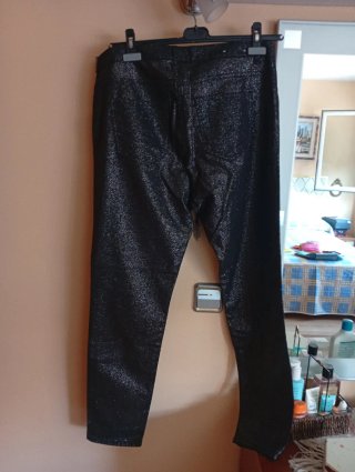 Pantalón negro con brillos marca H&M talla 44 nuev