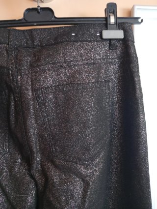 Pantalón negro con brillos marca H&M talla 44 nuev