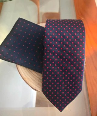 Corbata con pañuelo a juego