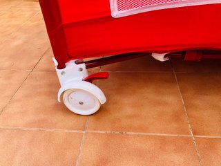 Cuna parque de viaje plegable, marca Brevi