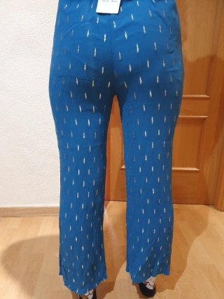Pantalones con etiqueta