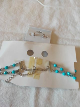 Conjunto de gargantilla y pendientes a juego