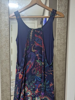 Vestido corto Desigual azul marino – Estampado