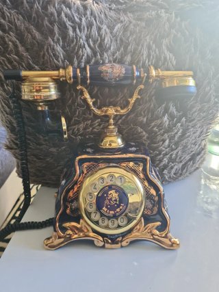 Teléfono antiguo de la marca mimtel