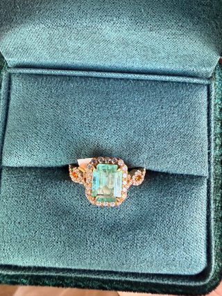 Esmeralda verde con diamante Certificado IGI