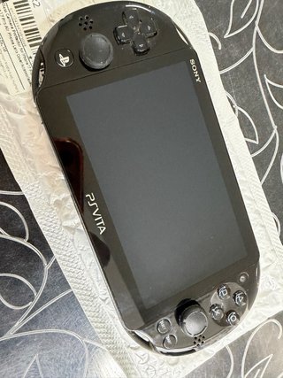 Pack PS Vita Slim + Tarjeta 8GB + 6 Juegos⁠