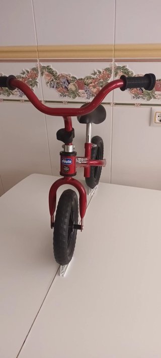 Bicicleta niño pequeño roja