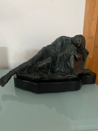 Escultura lorenzo quinn