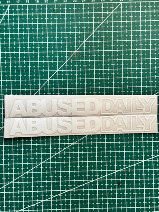 Pegatina Abused Daily Vinilo Blanco