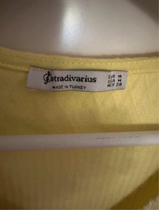 Jersey amarillo Stradivarius