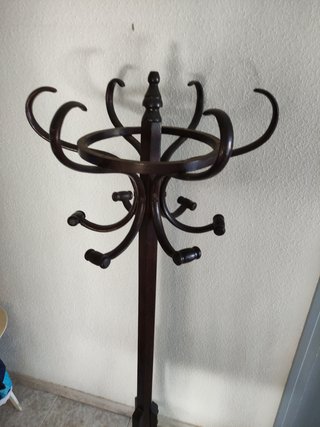 Perchero de madera antiguo