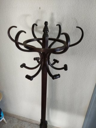 Perchero de madera antiguo