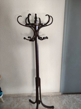 Perchero de madera antiguo