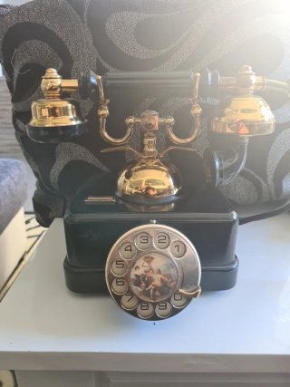 Bonito teléfono de sobremesa antiguo