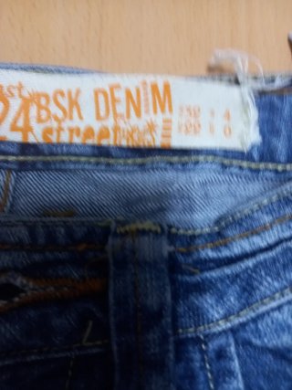 Pantalon corto vaquero talla32 de brenska