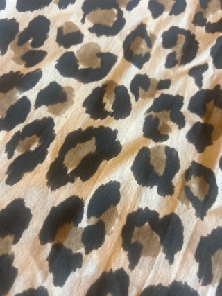Pantalon fino de estampado leopardo