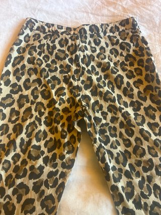 Pantalon fino de estampado leopardo