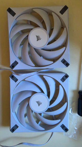 2 Ventiladores CORSAIR AF140
